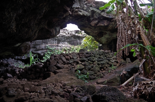 rapa_nui_cave.jpg